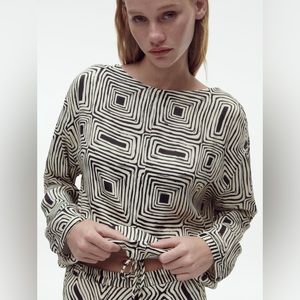Zara printed blouse. Size L. New with tags. Fits lose #zara #new